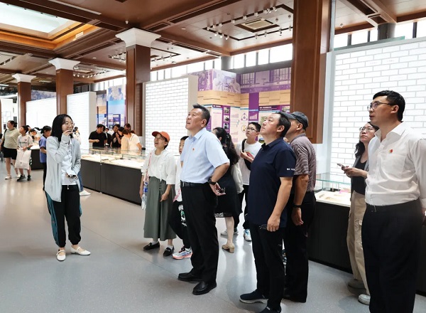 基金会党支部与清华大学教育基金会党支部开展主题党日联学联建活动