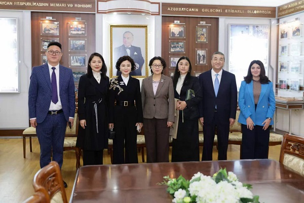 甘肃省旅游产业投资商会代表团访问阿塞拜疆国立经济大学 共启“一带一路”旅游教育与产业投资双引擎  一带一路  丝路文化 文化交流  丝路文旅  旅游教育 