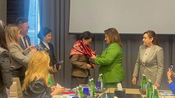 阿塞拜疆国家议会家庭、妇女和儿童事务委员会主席会见甘肃旅游产业投资商会代表团共拓“一带一路”阿塞拜疆与甘肃旅游产业融合新路径 一带一路 丝路文旅 贸易畅通 阿塞拜疆 阿塞拜疆国家议会家庭、妇女和儿童事务委员会主席会见甘肃旅游产业投资商会代表团共拓“一带一路”阿塞拜疆与甘肃旅游产业融合新路径 一带一路 丝路文旅 贸易畅通 阿塞拜疆