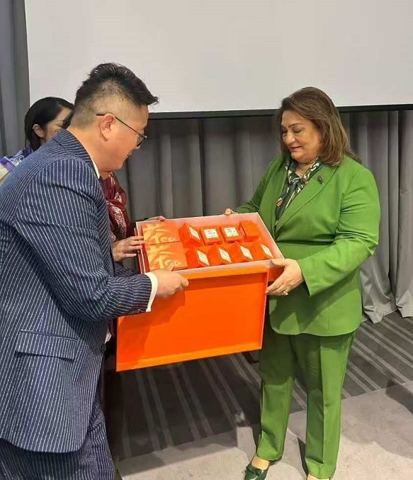 阿塞拜疆国家议会家庭、妇女和儿童事务委员会主席会见甘肃旅游产业投资商会代表团共拓“一带一路”阿塞拜疆与甘肃旅游产业融合新路径 一带一路 丝路文旅 贸易畅通 阿塞拜疆 阿塞拜疆国家议会家庭、妇女和儿童事务委员会主席会见甘肃旅游产业投资商会代表团共拓“一带一路”阿塞拜疆与甘肃旅游产业融合新路径 一带一路 丝路文旅 贸易畅通 阿塞拜疆